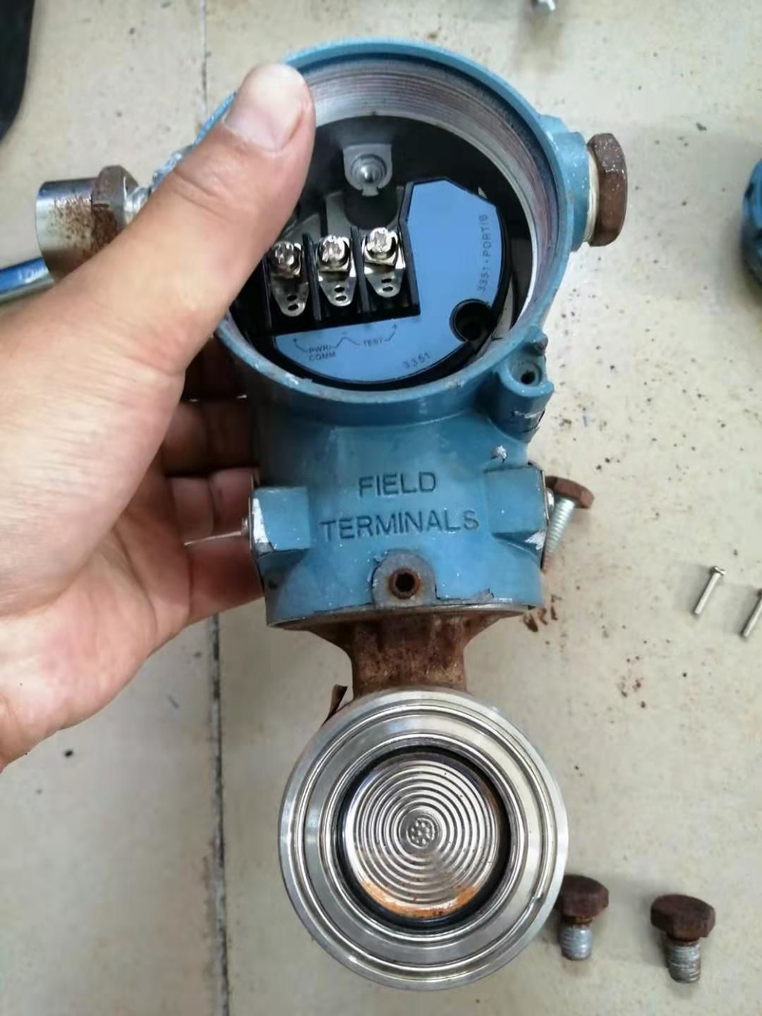 電容差壓午夜免费三级片拆卸查看內部結構