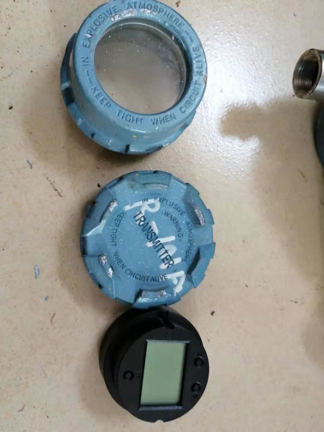 電容差壓午夜免费三级片拆卸查看內部結構