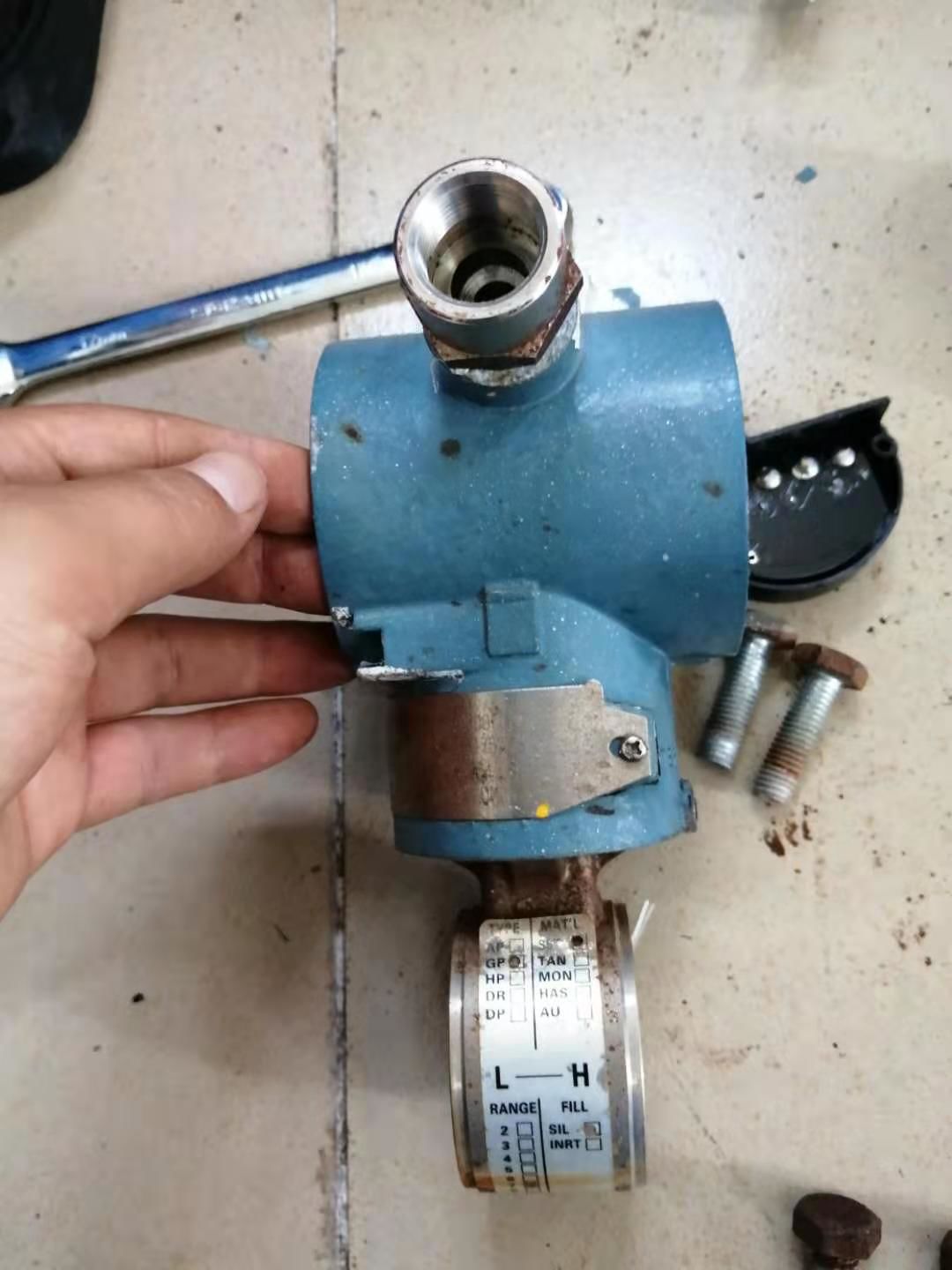 電容差壓午夜免费三级片拆卸查看內部結構