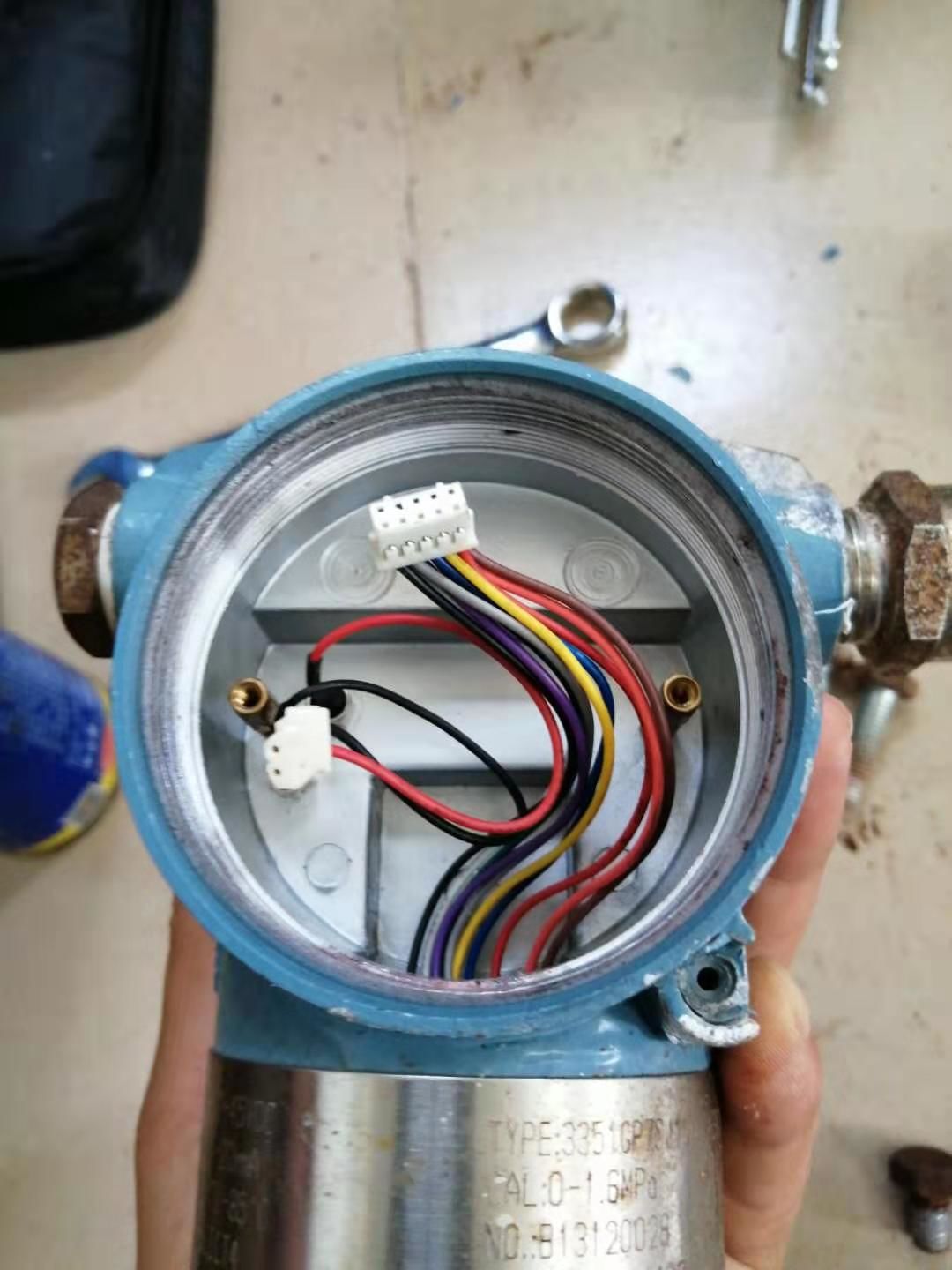 電容差壓午夜免费三级片拆卸查看內部結構