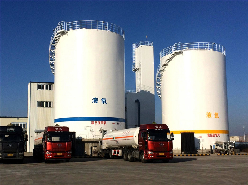 液氧罐配有無線差壓式液位午夜免费三级片，無線浮子液位開關和無線溫度午夜免费三级片